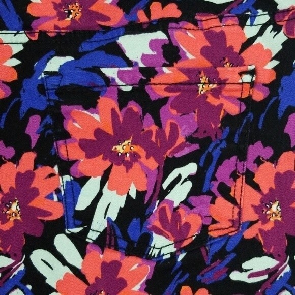 SO shorts with multicolored floral design sz 15 - Picture 3 of 6